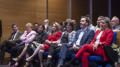 Entre las autoridades, los consejeros del Gobierno vasco, Amaia Barredo y Javier Hurtado, y la diputada de Cultura de Álava, Ana del Val