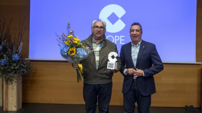 Premio Aniversario a la Excursionista Manuel Iradier que recogió su presidente Fernando Casi