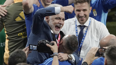 El presidente del Grupo Pachuca y dueño del Real Oviedo, Jesús Martínez, celebra el ascenso a Primera