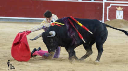 Alejandro Chicharro durante la faena al sexto novillo de López Gibaja