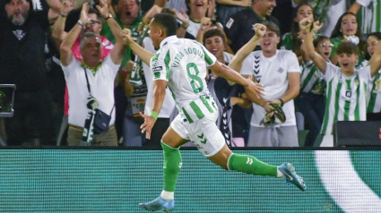 Vitor Roque celebra el 2-0 del Betis contra el Leganés.