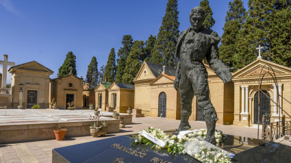 Mausoleo de Francisco Rivera Paquirri en el Cementerio de San Fernando de Sevilla