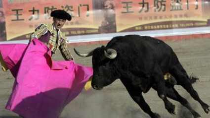 El diestro burgalés José Ignacio Ramos durante el festejo que se celebró en Shangai