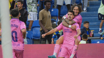 Álex Muñoz celebra el gol de Las Palmas al Girona