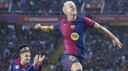 Dani Olmo celebra después de marcar su segundo gol, que pone el marcador a 3-0, durante el partido contra el Espanyol