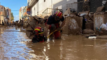 EFECTIVOS TRABAJANDO TRAS LA DANA