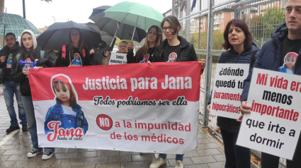 Concentración en las puertas de la Ciudad de la Justicia