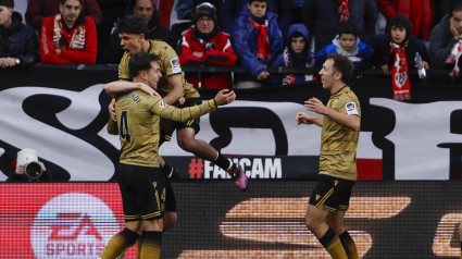 La Real Sociedad celebra el gol de Zubimendi al Rayo Vallecano