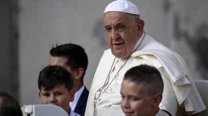 El Pontífice llega a la Audiencia General en la plaza de San Pedro, Ciudad del Vaticano.