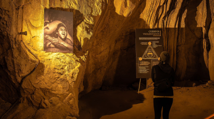 Imagen de la exposición en las Cuevas