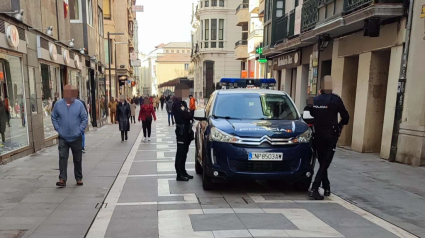 Policía Nacional en la calle Santa Clara en Zamora