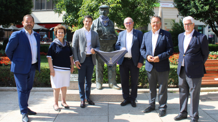 Representantes de la Fundación Globalcaja, junto a los de la Real Asociación de la Patrona