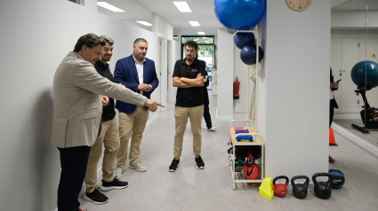 Antonio Rodríguez Miranda visita un centro de fisioterapia en A Coruña