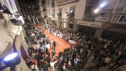 Alfombra naranja en el Teatro Principal