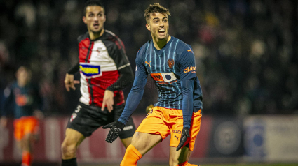 Alberto Marí, jugando con el conjunto valencianista en un partido de Copa.