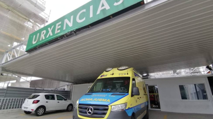 Foto de archivo de una ambulancia de Urxencias Sanitarias de Galicia-061 en el Hospital Arquitecto Marcide