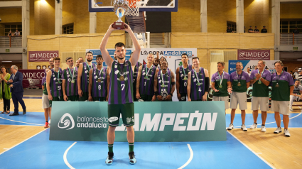 Barreiro levanta el trofeo de campeón de Andalucía