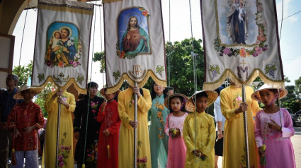 Los católicos tailandeses celebran una procesión