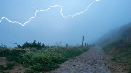 La lluvia afecta a caminos, caudales y provocará movimientos de rocas