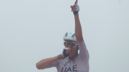 Marc Soler celebra su victoria en los Lagos de Covadonga, en la 16ª etapa de LaVuelta