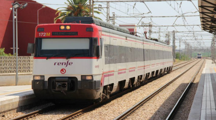 Imagen de archivo de un tren de Cercanías en Valencia