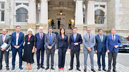 Alcaldes y representes portuarios hoy en la sede de la UIMP