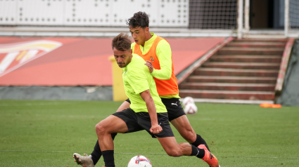 Kevin Vázquez en un entrenamiento con el Sporting