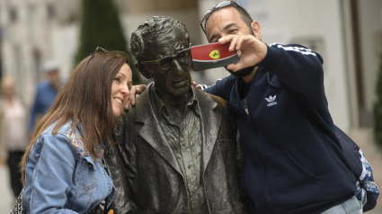 Dos turistas en Oviedo