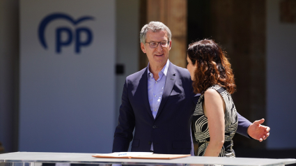 La presidenta de la Comunidad de Madrid, Isabel Díaz Ayuso, y el presidente del Partido Popular, Alberto Núñez Feijóo