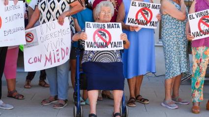 Imagen de la protesta de los vecinos por las muertes a causa del virus de la fiebre del Nilo