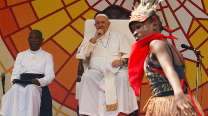 El Papa Francisco durante su encuentro con jóvenes y catequistas en su visita a Kinshasa