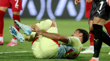 Belgrade (Serbia), 05/09/2024.- Spain's Mikel Oyarzabal lies injured during the UEFA Nations League soccer match between Serbia and Spain in Belgrade, Serbia, 05 September 2024 (issued 06 September 2024). (España, Belgrado) EFE/EPA/ANDREJ CUKIC