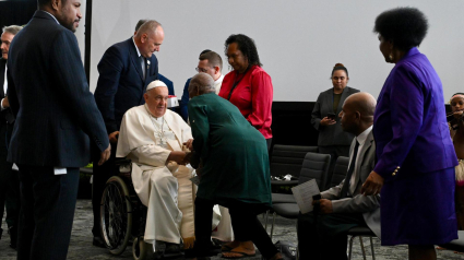 El Papa Francisco asegura en Papúa Nueva Guinea que las mujeres "llevan adelante" los países