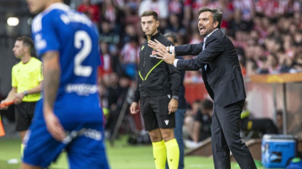 El técnico del Sporting, Rubén Albés, durante el encuentro