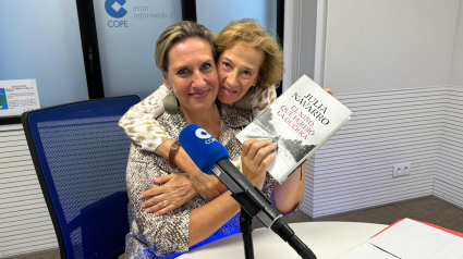 Julia Navarro y Cristina L. Schlichting