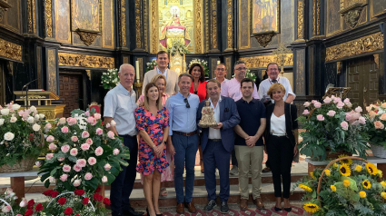 Los alcaldes de Lorca y Mauguio, junto a concejales, posan ante la Virgen de las Huertas, patrona de la ciudad