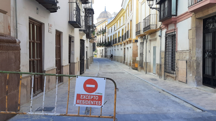 Calle Santiago, en el casco histórico de Lorca, cortada por las obras de remodelación