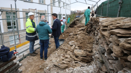 Arias visita las obras en la Muralla de Lugo