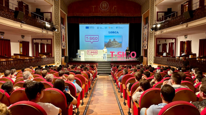 Presentación del programa T-Sigo en el teatro Guerra de Lorca