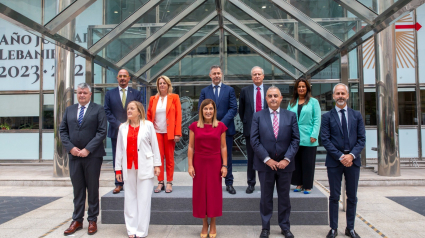 Foto de familia con los nuevos consejeros del gobierno regional