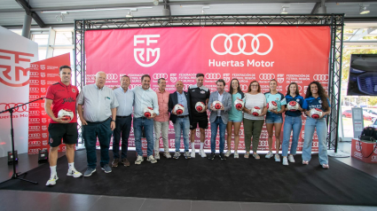 Juanjo Angosto ha participado en la presentación del nuevo balón de la FFRM