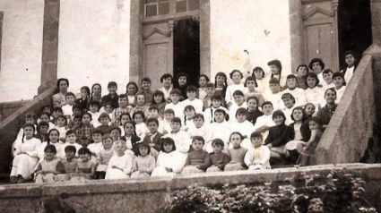 Burela conmemora el centenario de la Escuela de Indianos