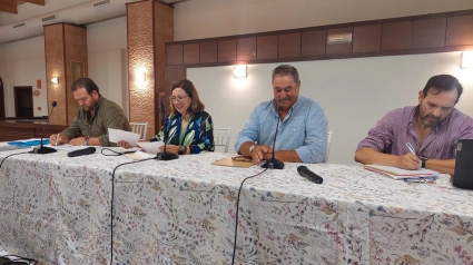 Asamblea de los regantes a la que acudió la consejera de Agricultura, Mercedes Morán