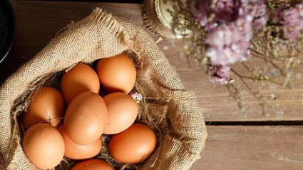 Qué hay detrás de la tradición de llevar huevos a la Clarisas