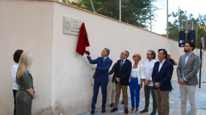 El alcalde de Lorca descubre la placa de la calle Músico Gómez Navarro