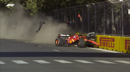 Imagen del choque entre Sainz y Checo Pérez en la penúltima vuelta