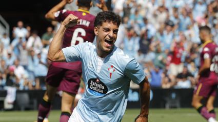 Hugo Álvarez celebra tras marcarle un gol al Valladolid.