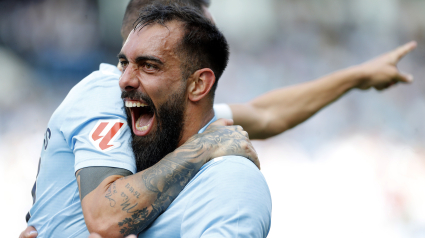 Borja Iglesias celebra tras marcar el 2-0 al Valladolid.