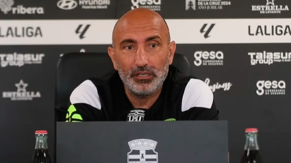 Abelardo Fernández, entrenador del FC Cartagena, durante una rueda de prensa