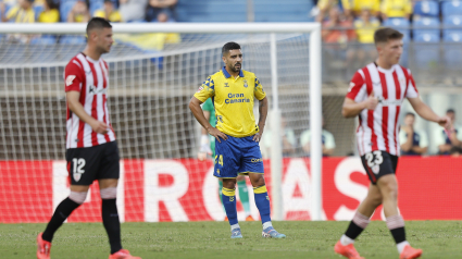 Alexis Suárez en acción del partido